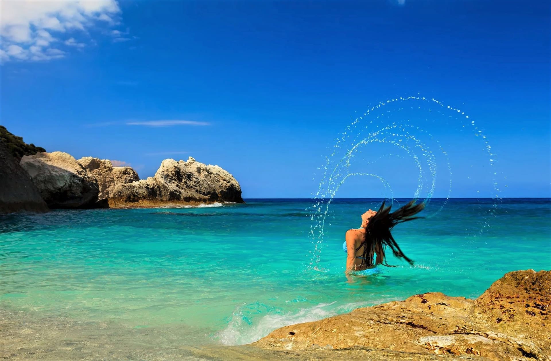 FOLEGANDROS-SLIDER-Wet-hair