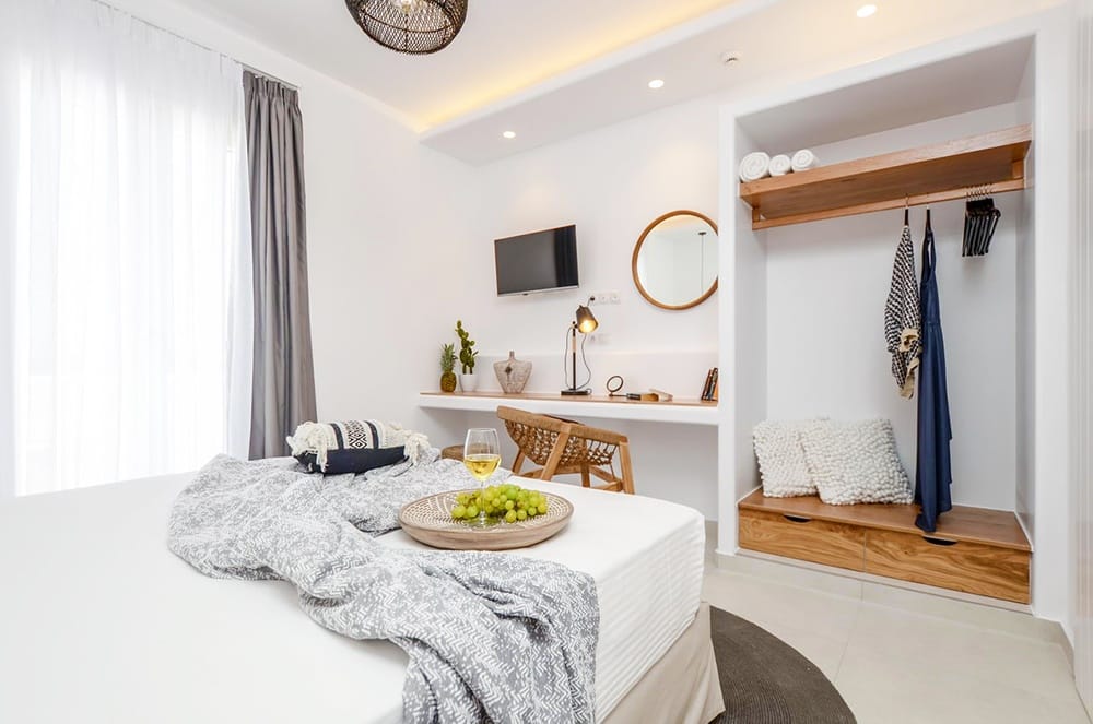 SEA-OLIVES-Superior-Suite-0058