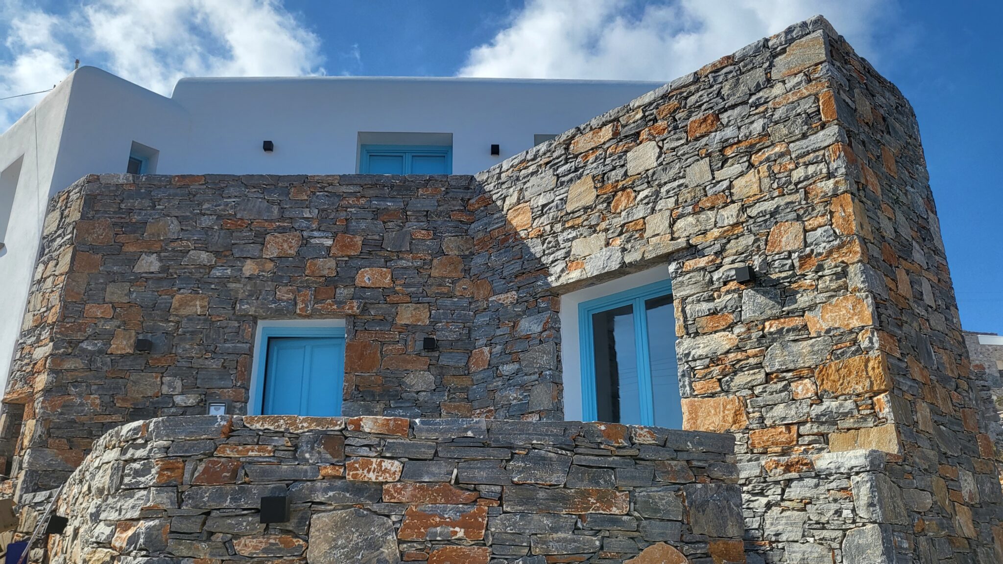 NIKOS HOUSE 1