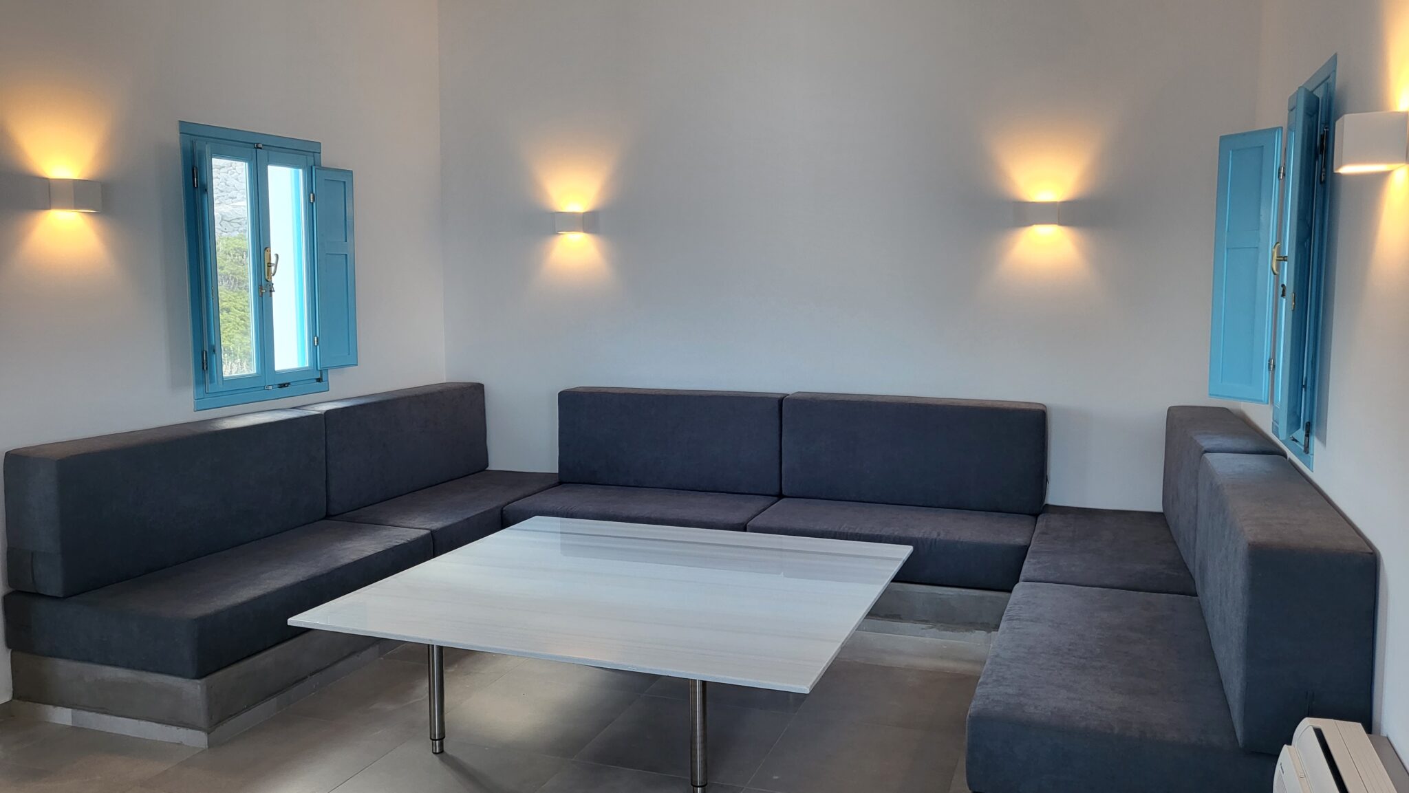 NIKOS HOUSE 33