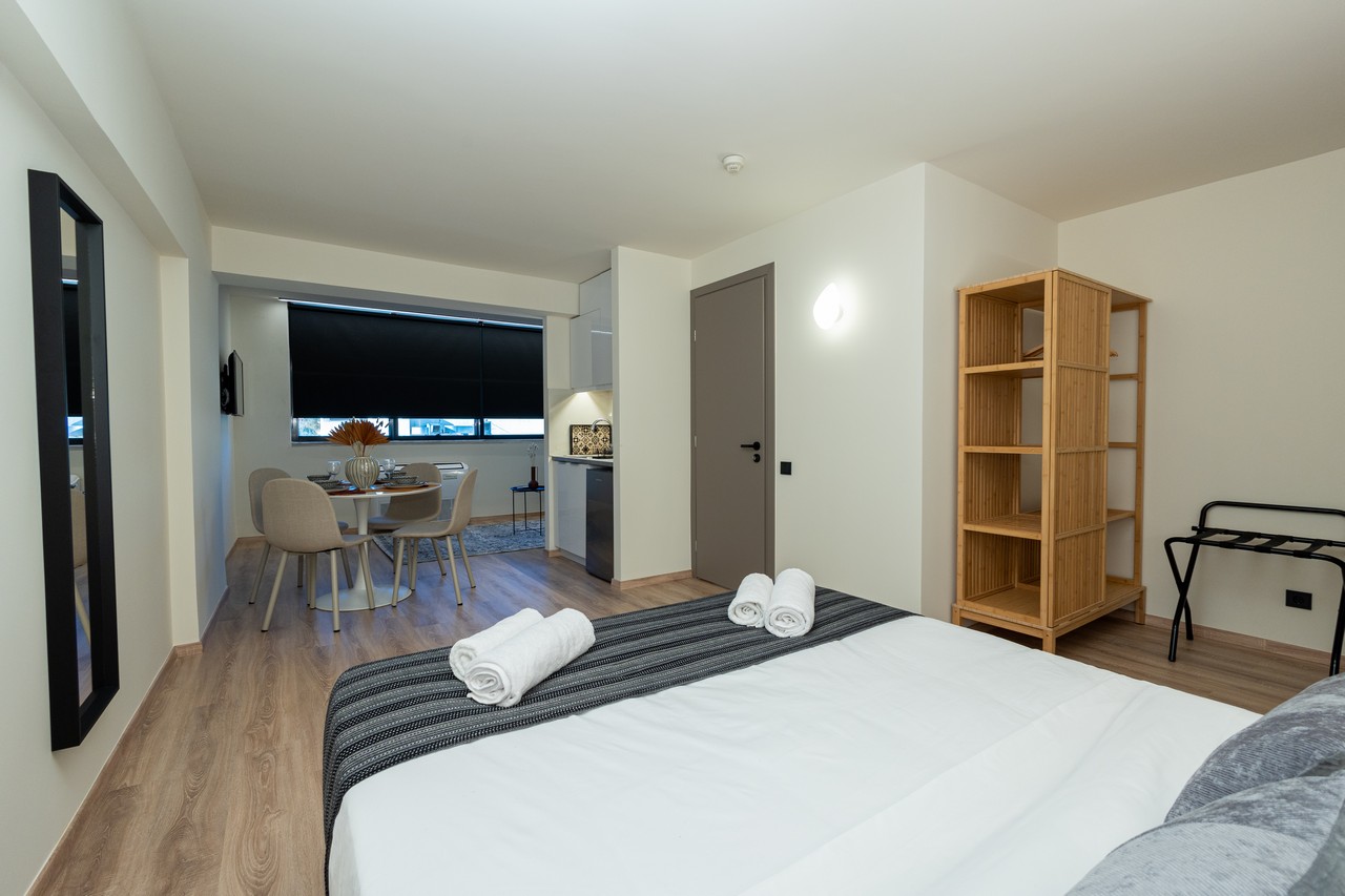 ATHENS AIRPORT LIVING R3-4