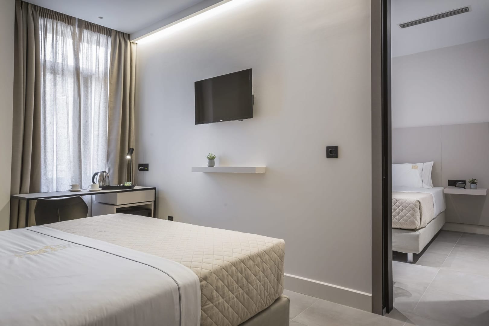 ROYALTY standard-connecting-room