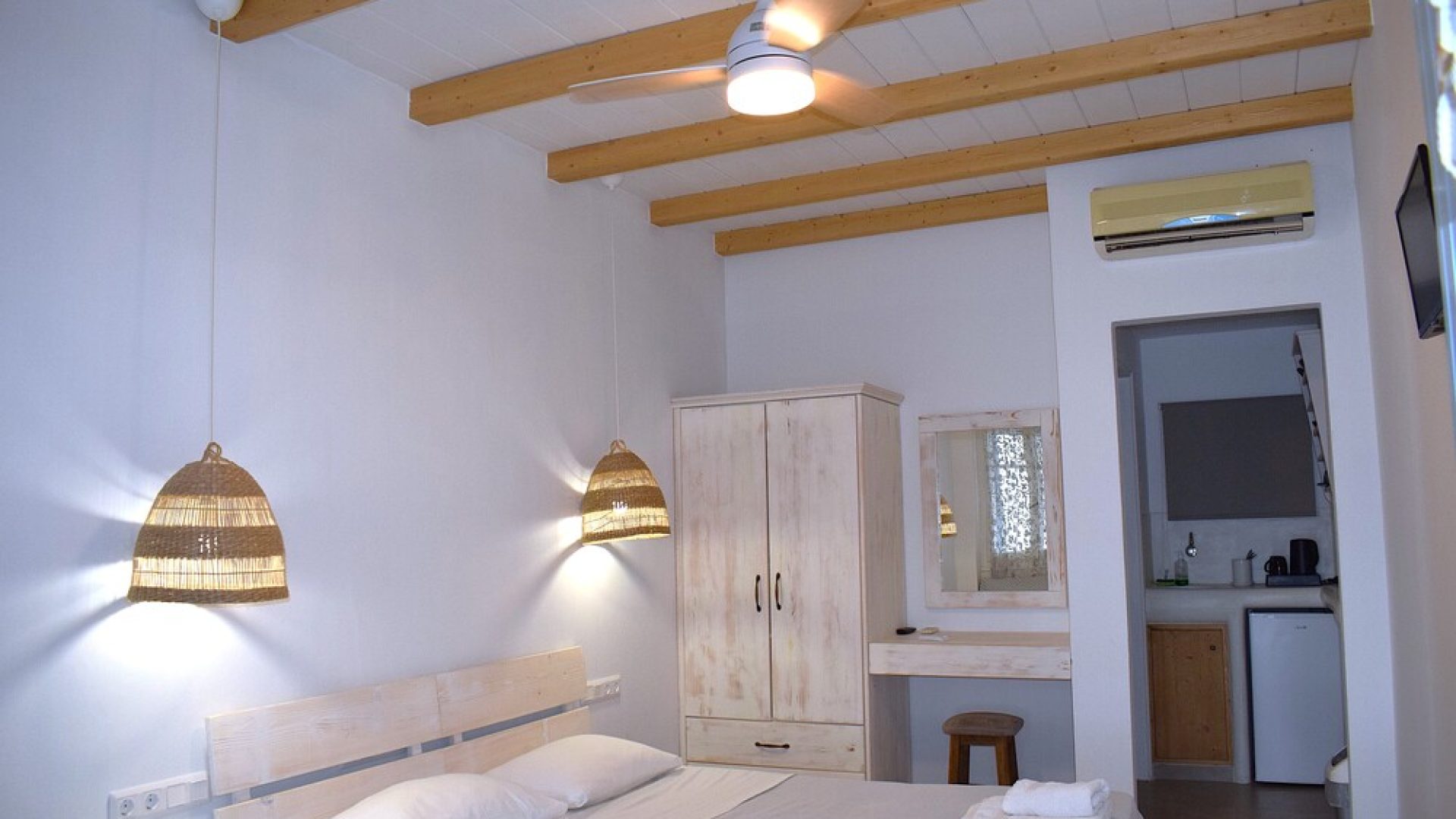 KALAMITSI Camere a Kimolos