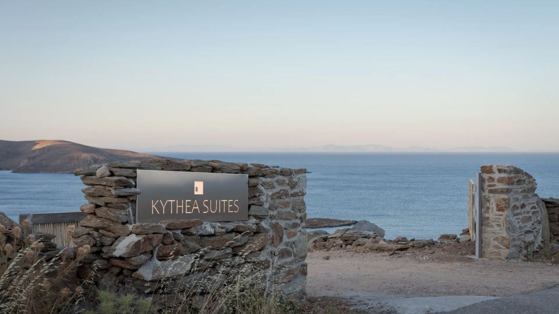 KYTHEA SUITES a Kythnos