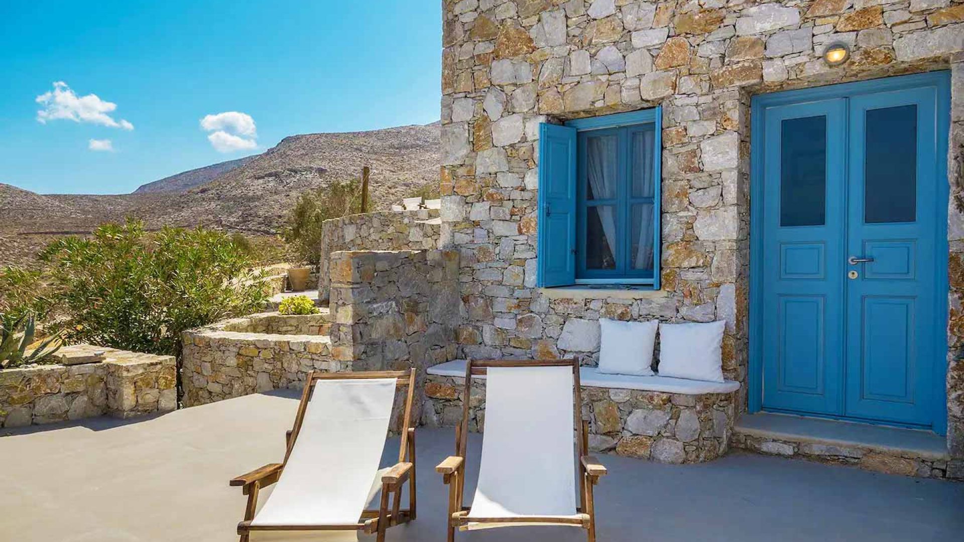 MIKROS VORIAS Villa a Folegandros