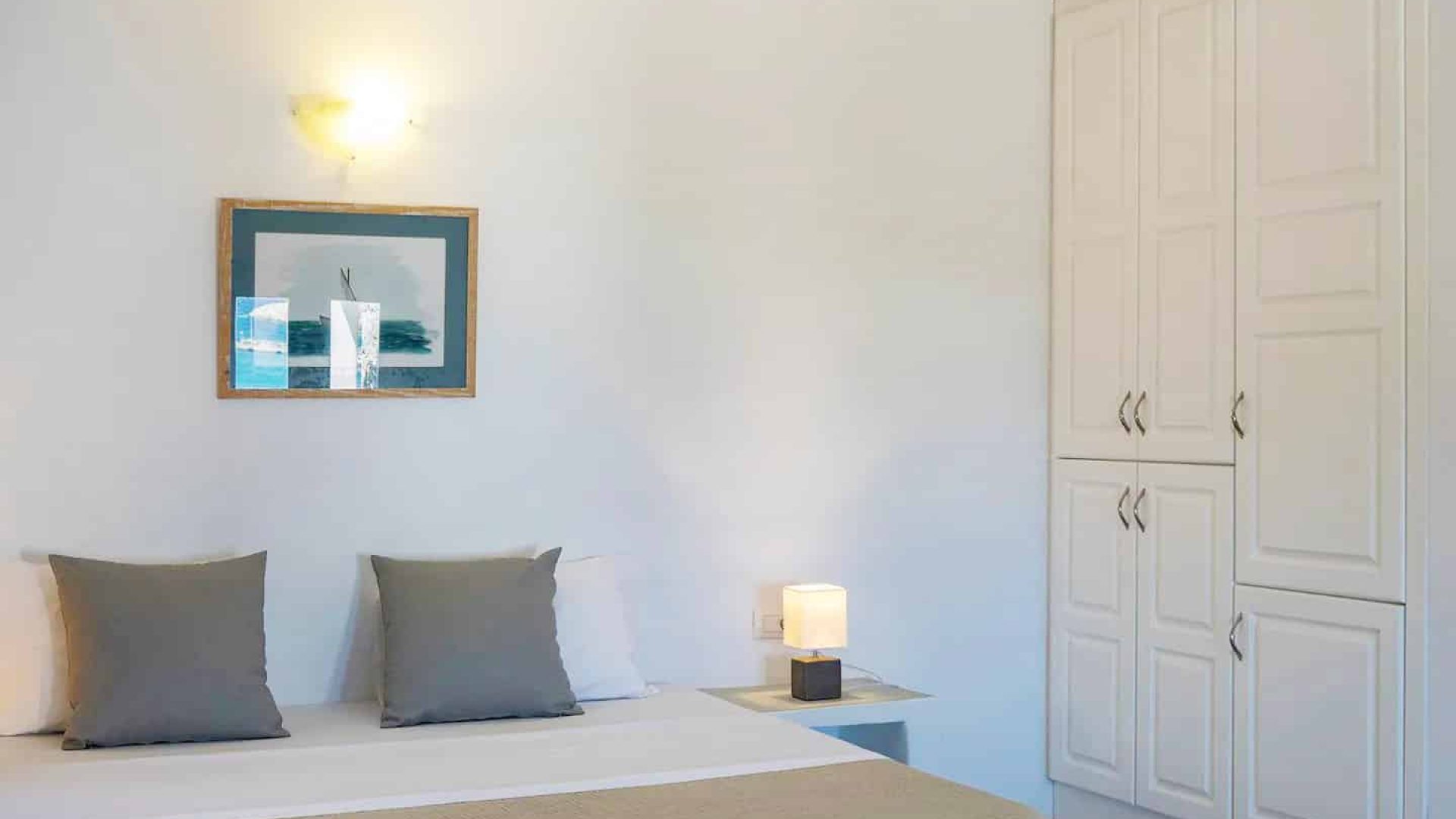 MIKROS VORIAS Villa a Folegandros