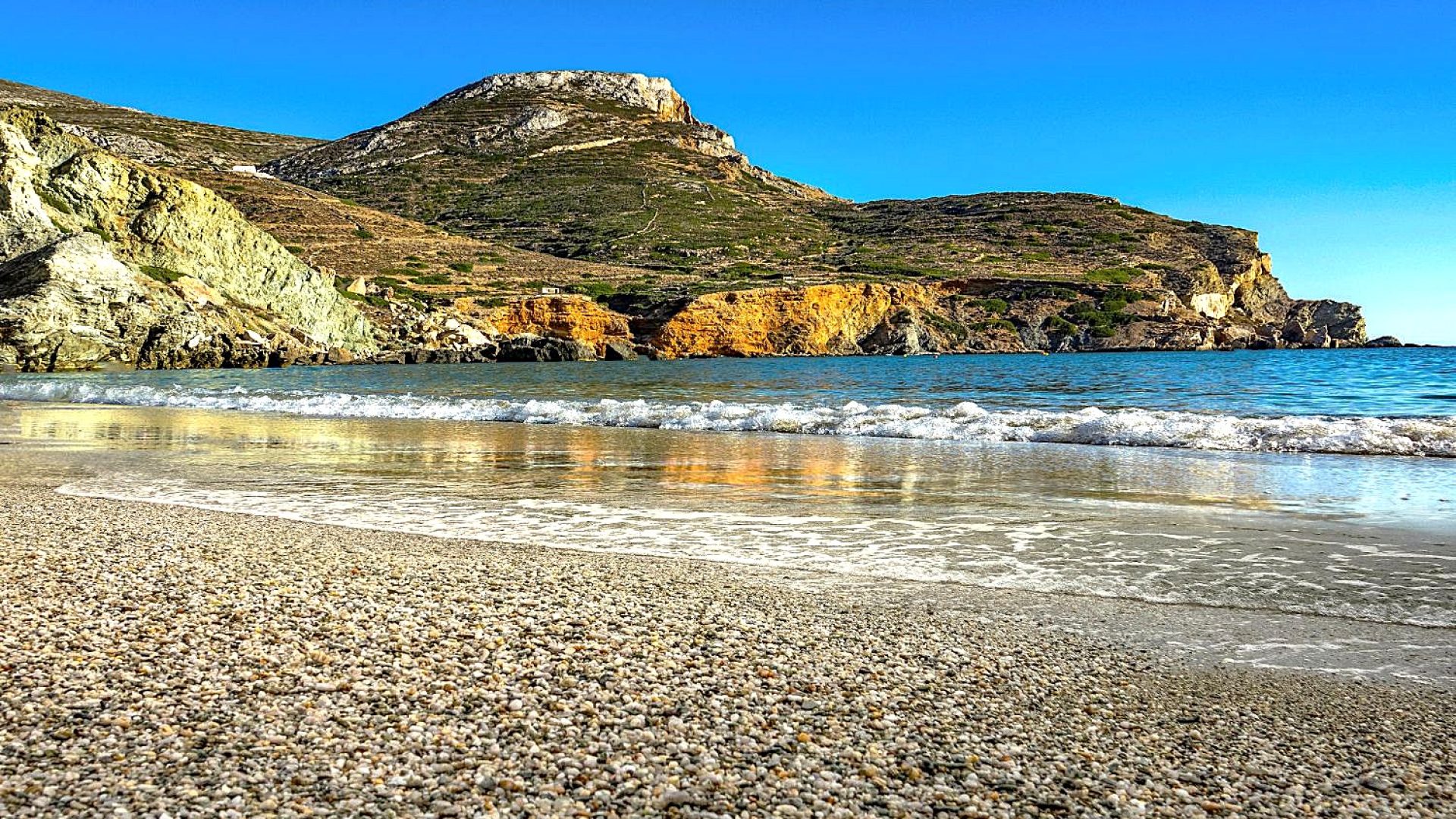 SEAHUGS Camera sulla spiaggia a Folegandros
