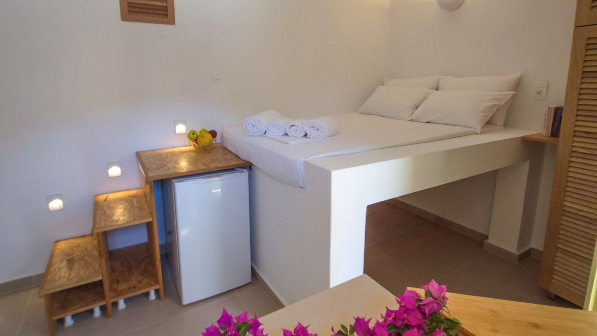 SEAHUGS Camera sulla spiaggia a Folegandros