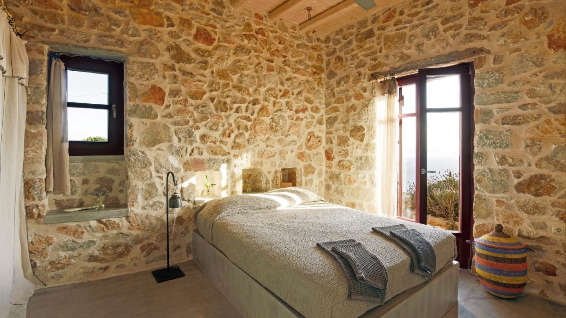 STONE HOUSE 1