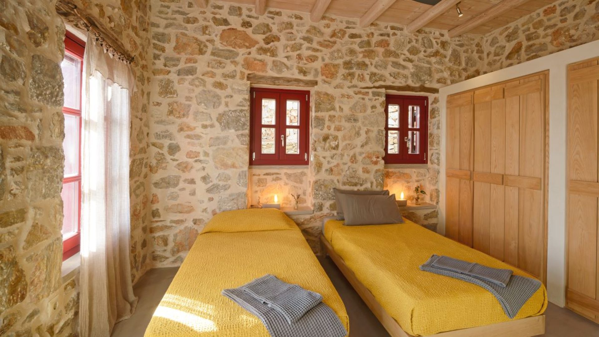 STONE HOUSE 11