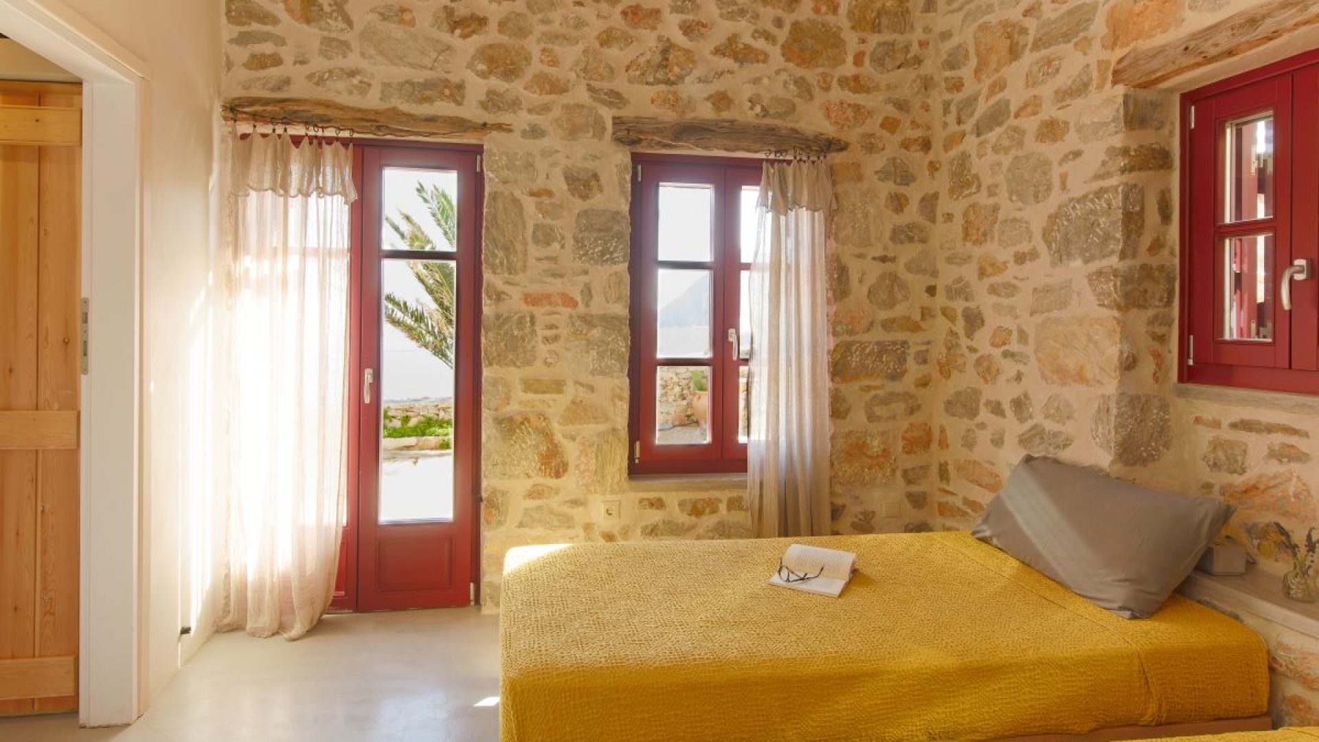 STONE HOUSE 12