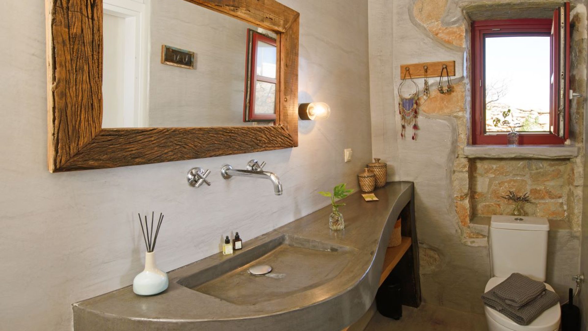 STONE HOUSE 4